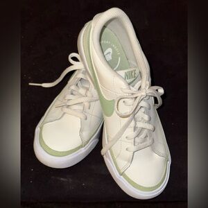 Kid’s Nike Court Legacy Size 5